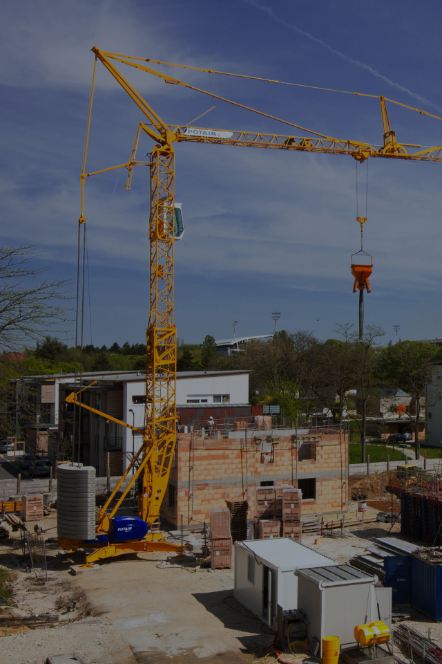 Self Erecting Manitowoc Potain Banner