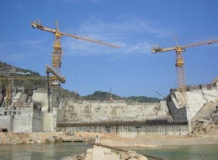 Jobsite photo featuring the MD2200 TopBelt Crane by Potain
